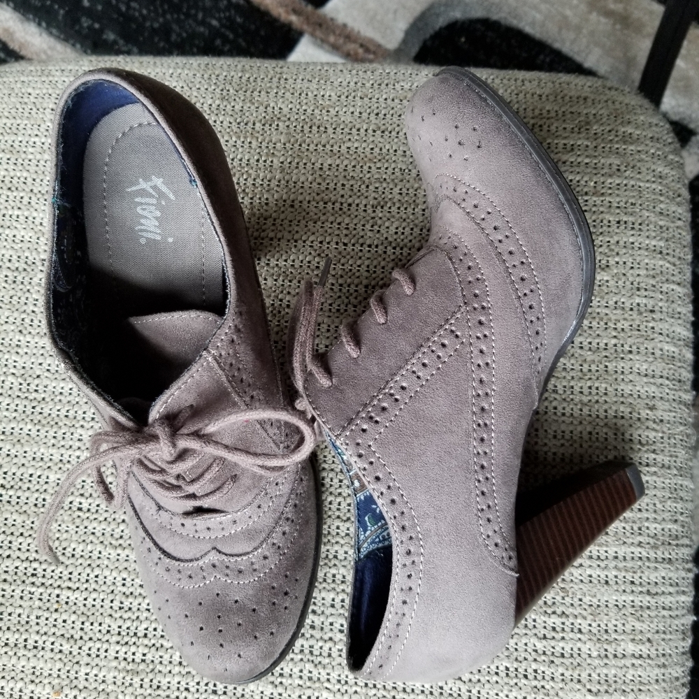 Heels - Picture 2 of 4